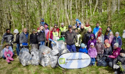 Naturvernforbundet i Søgne fikk penger fra Lokalbankfondet til strandrydding og aktivitetsdag.