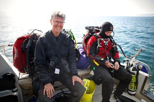 Humøret er på topp i dykkerbåten. Her er Siri og Jan Kristoffersen.