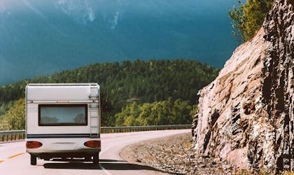 Campingvogn på tur langs norske veier.